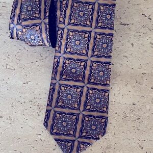 Tom James Executive Collection 100% Silk Tie